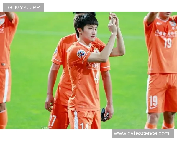 中国足球新星李吉利崛起之路:从青训到职业赛场的成长历程